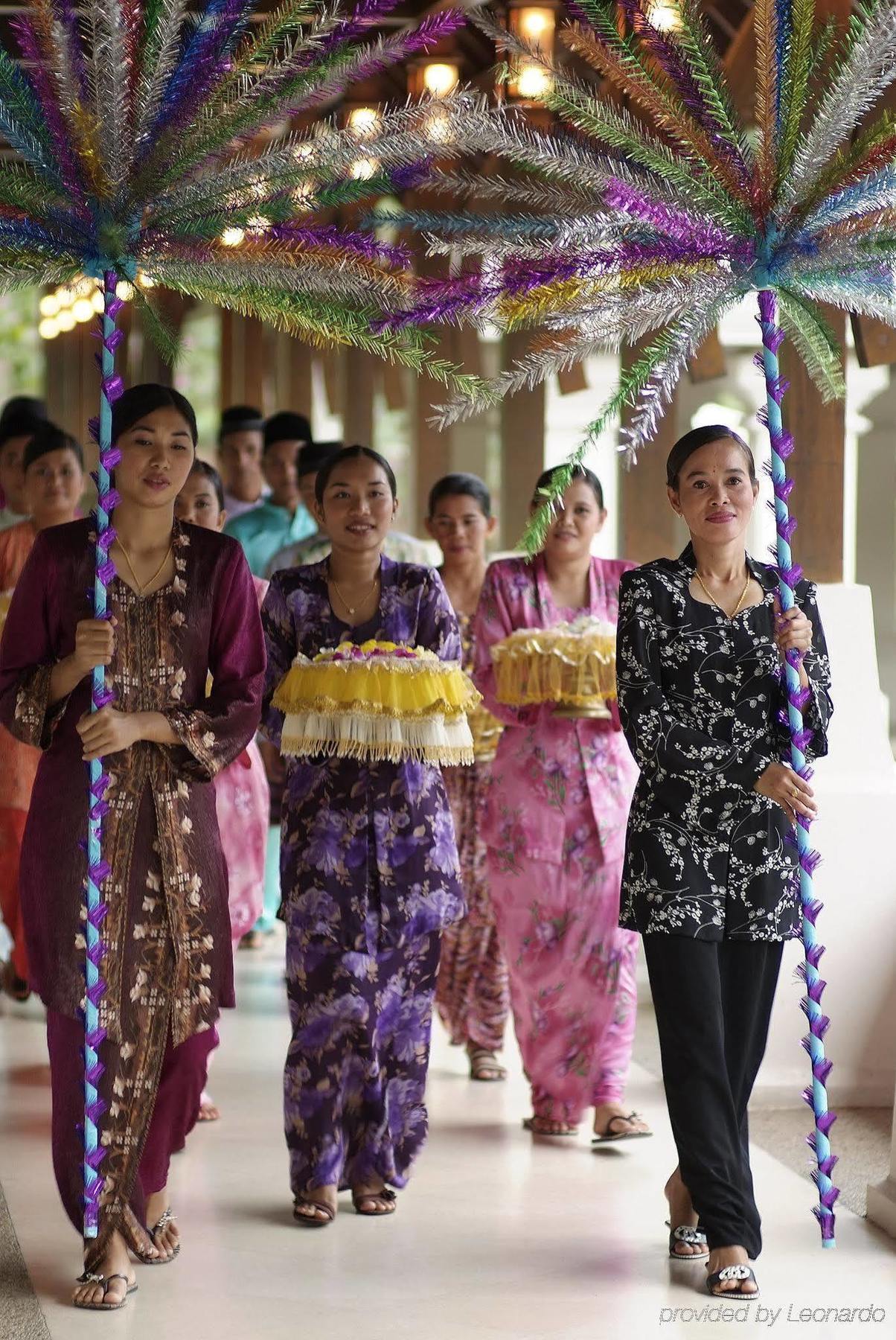 דאנגון Tanjong Jara Resort, Terengganu - A Small Luxury Hotels Of The World מראה חיצוני תמונה A traditional Javanese wedding procession